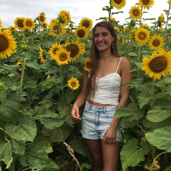 Meet your Posher, Caitlin - Picture 2 of 2